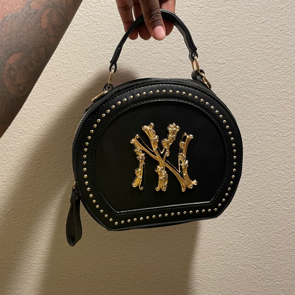 NY Livin Handbag 🖤